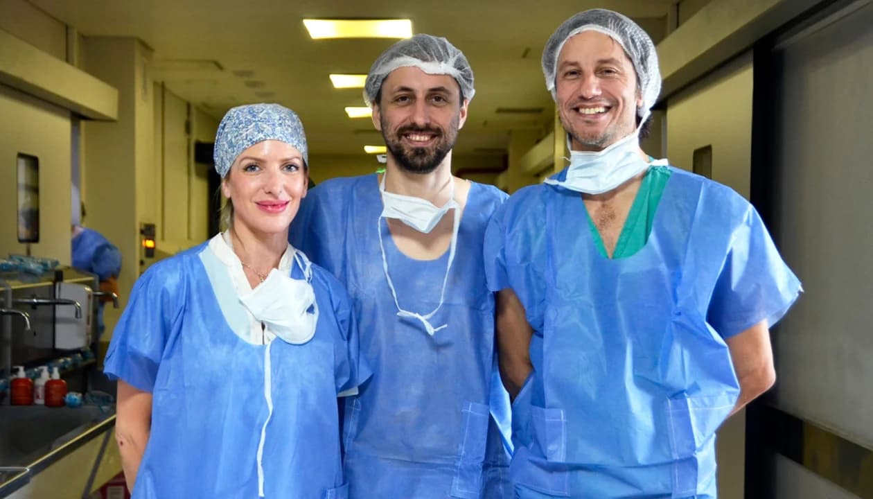 Tras una doble operación, neurocirujanos del Hospital Posadas lograron extirpar con éxito un tumor poco frecuente